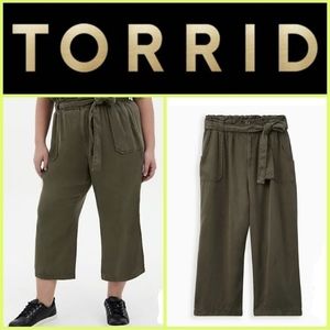 New with tags!Torrid Wide Leg Utility Pants Size 4 (26W)